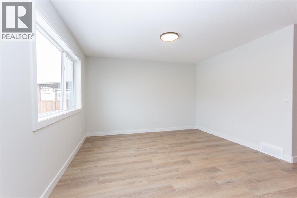 208 Augustus Way, Penhold, Alberta  T0M 1R0 - Photo 15 - A2280293