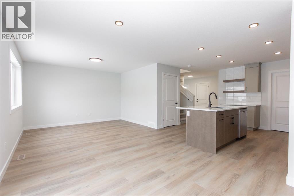 208 Augustus Way, Penhold, Alberta  T0M 1R0 - Photo 14 - A2280293