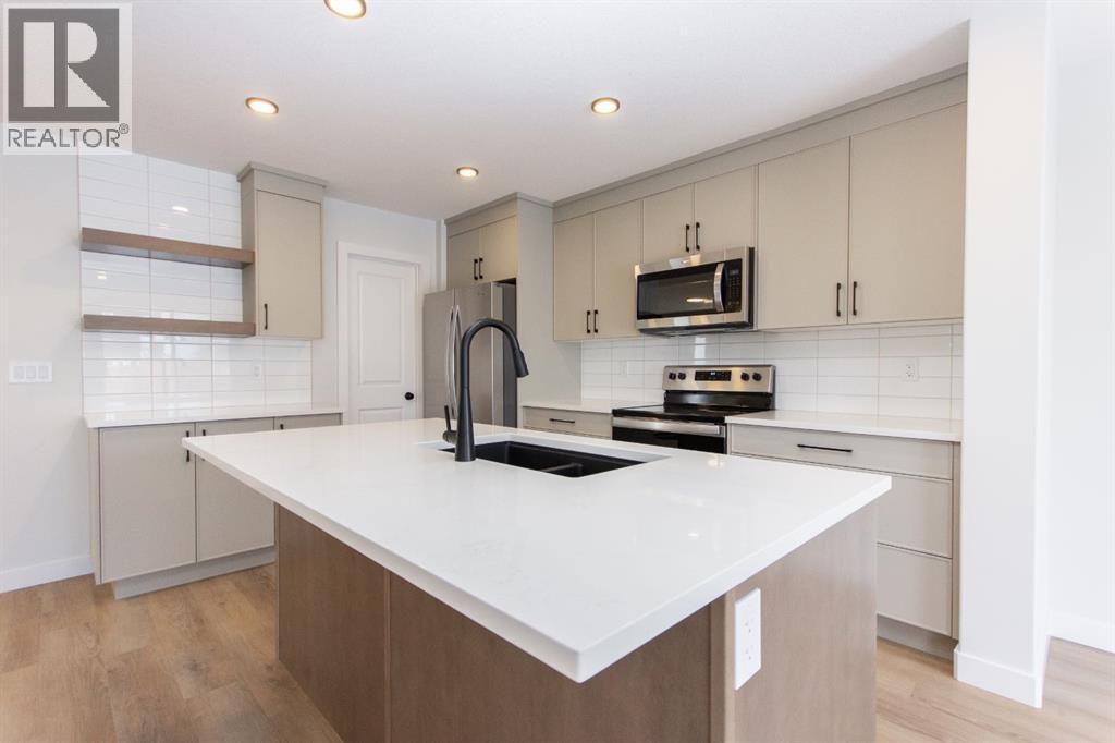 208 Augustus Way, Penhold, Alberta  T0M 1R0 - Photo 7 - A2280293