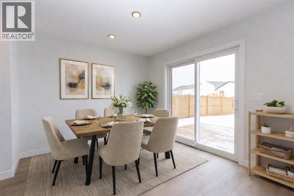 208 Augustus Way, Penhold, Alberta  T0M 1R0 - Photo 12 - A2280293