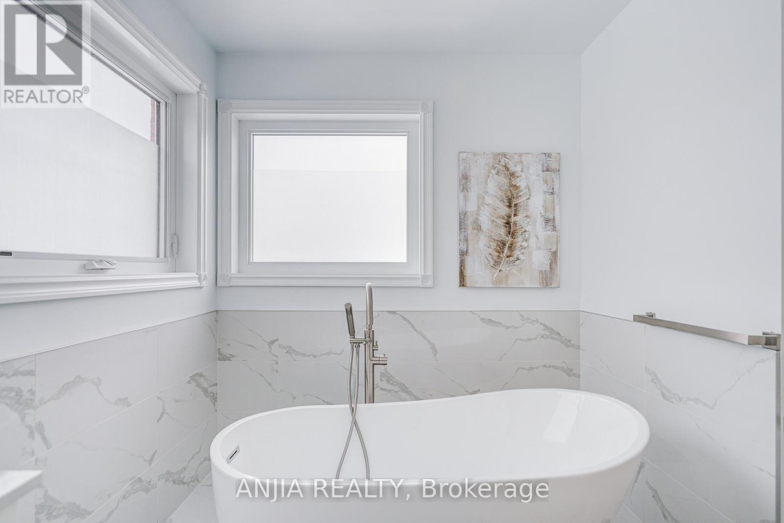 289 Hoover Park Drive, Whitchurch-Stouffville, Ontario  L4A 1K9 - Photo 28 - N12761138