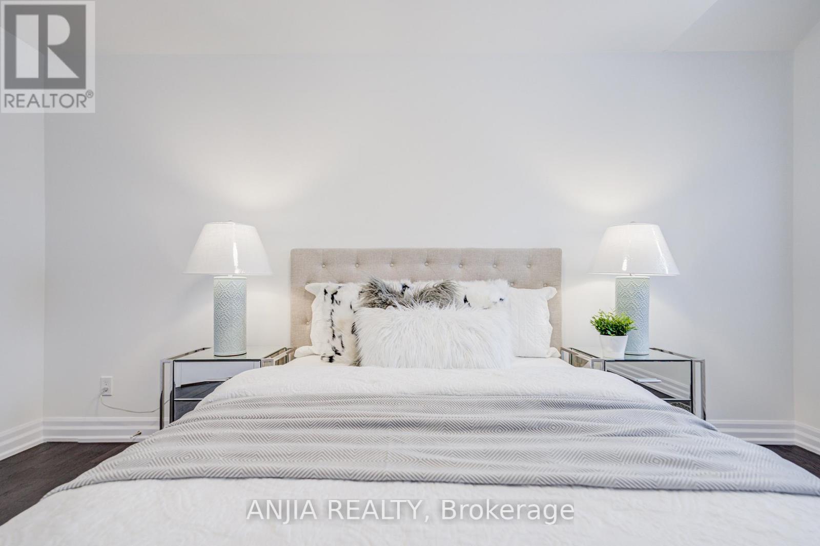 289 Hoover Park Drive, Whitchurch-Stouffville, Ontario  L4A 1K9 - Photo 36 - N12761138