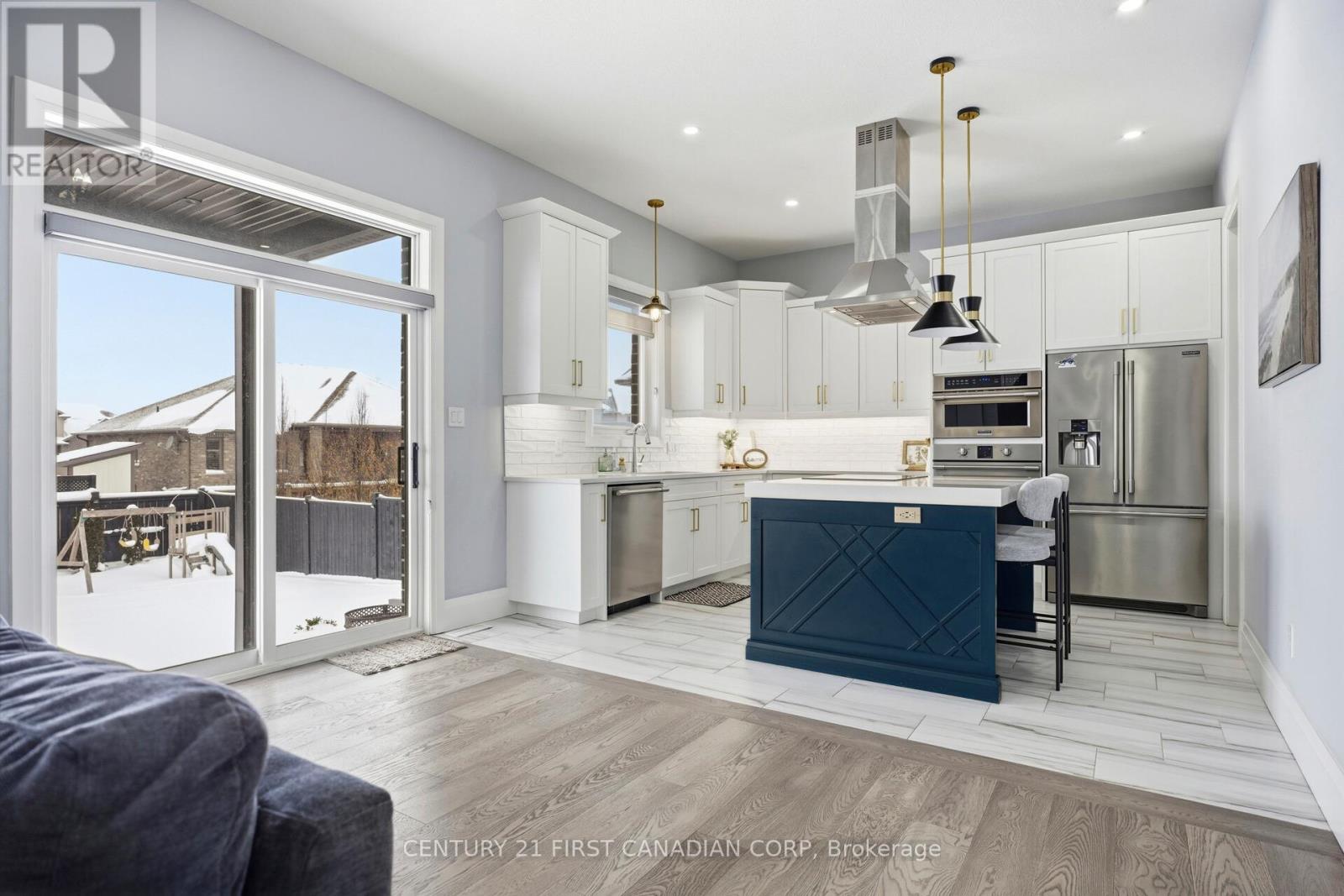 108 Watts Drive, Lucan Biddulph (Lucan), Ontario  N0M 2J0 - Photo 9 - X12765628