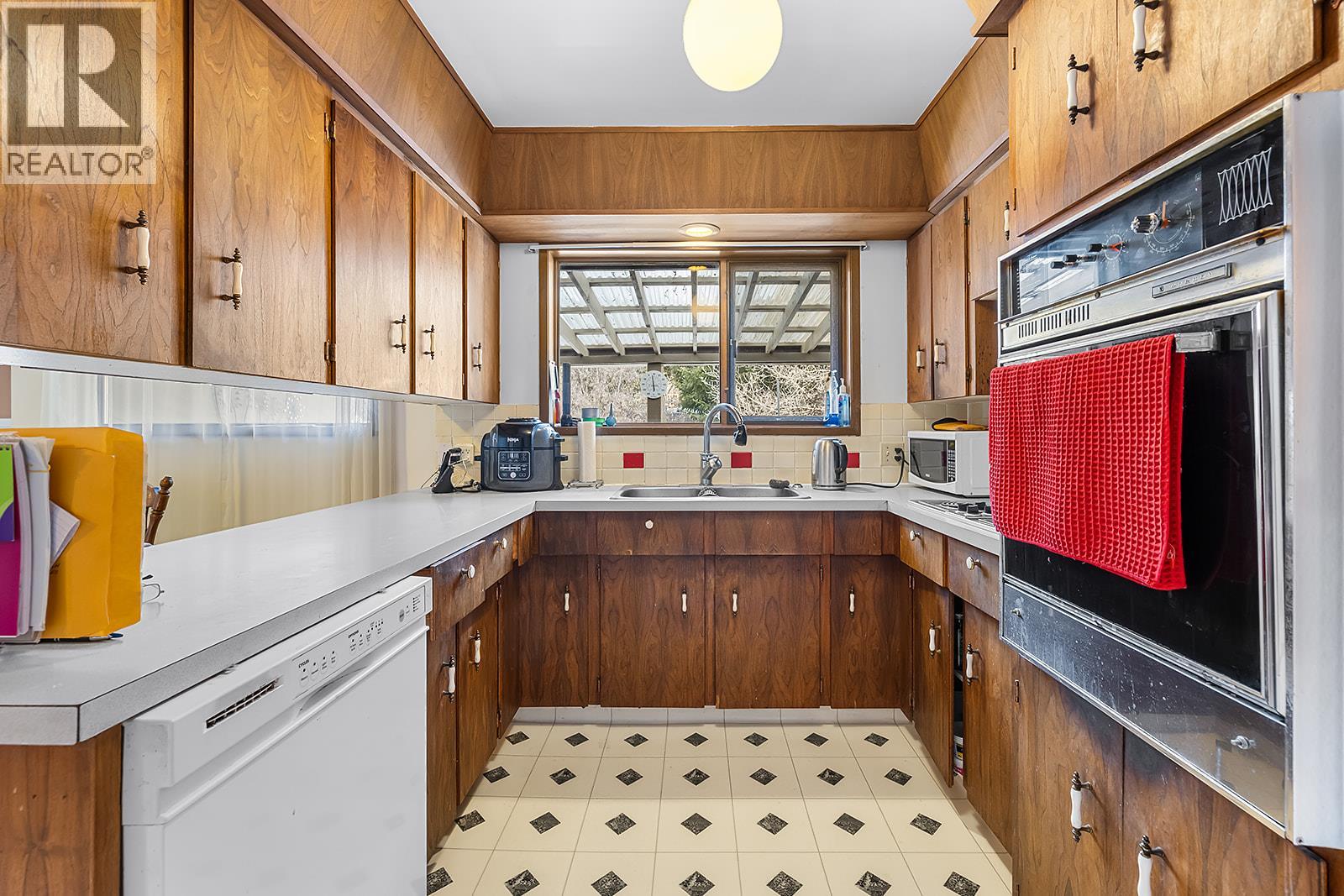 715 29th Avenue Nw, Cranbrook, British Columbia  V1C 6V2 - Photo 10 - 10374924