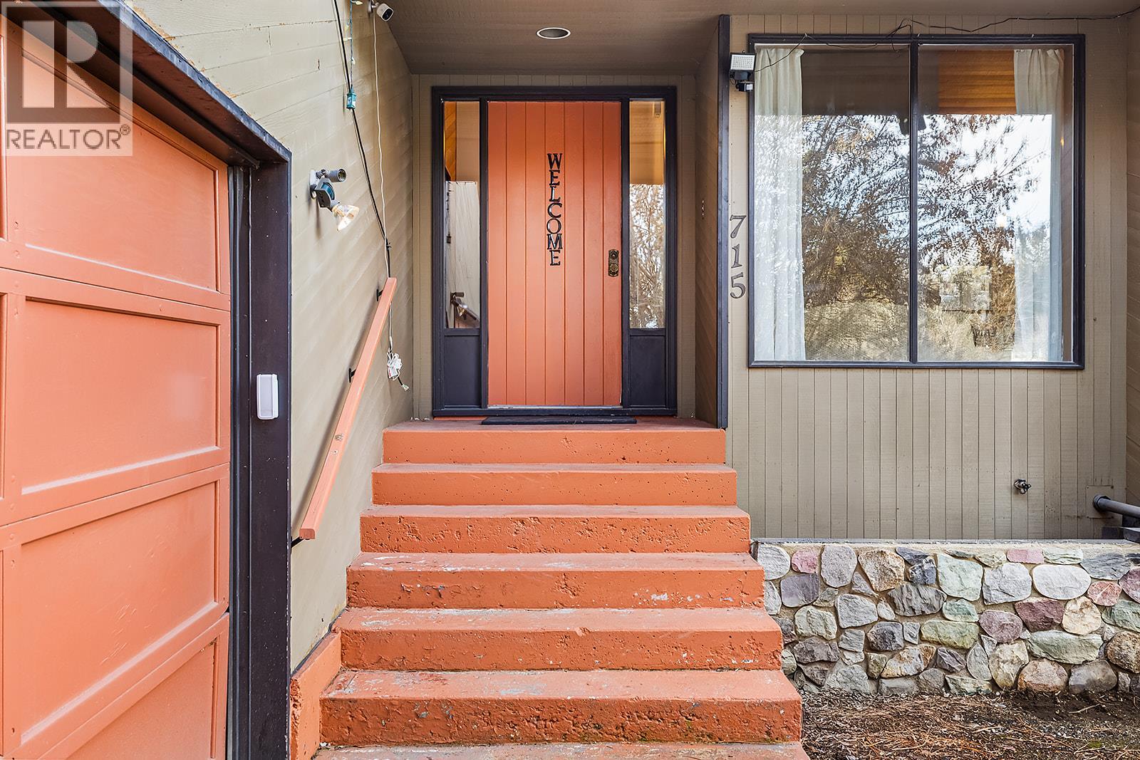 715 29th Avenue Nw, Cranbrook, British Columbia  V1C 6V2 - Photo 2 - 10374924