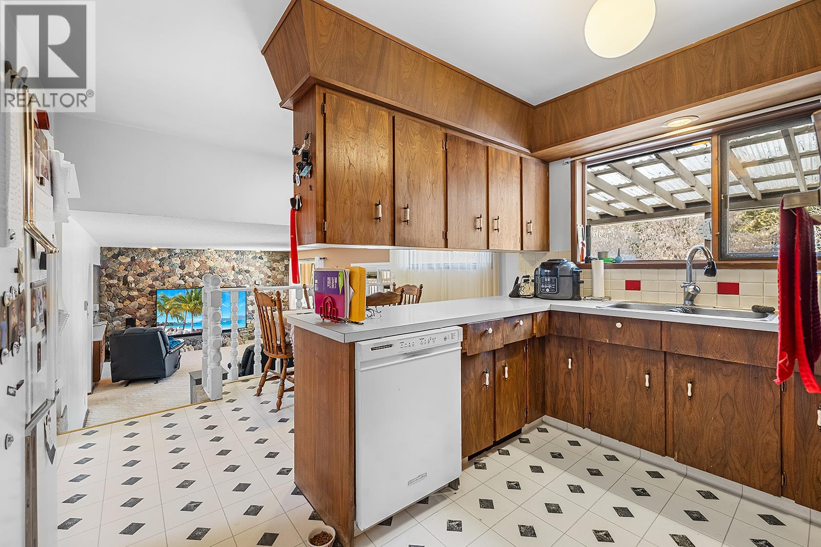 715 29th Avenue Nw, Cranbrook, British Columbia  V1C 6V2 - Photo 9 - 10374924