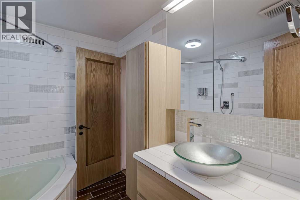 127 Canterbury Court Sw, Calgary, Alberta  T2W 6C1 - Photo 40 - A2269104