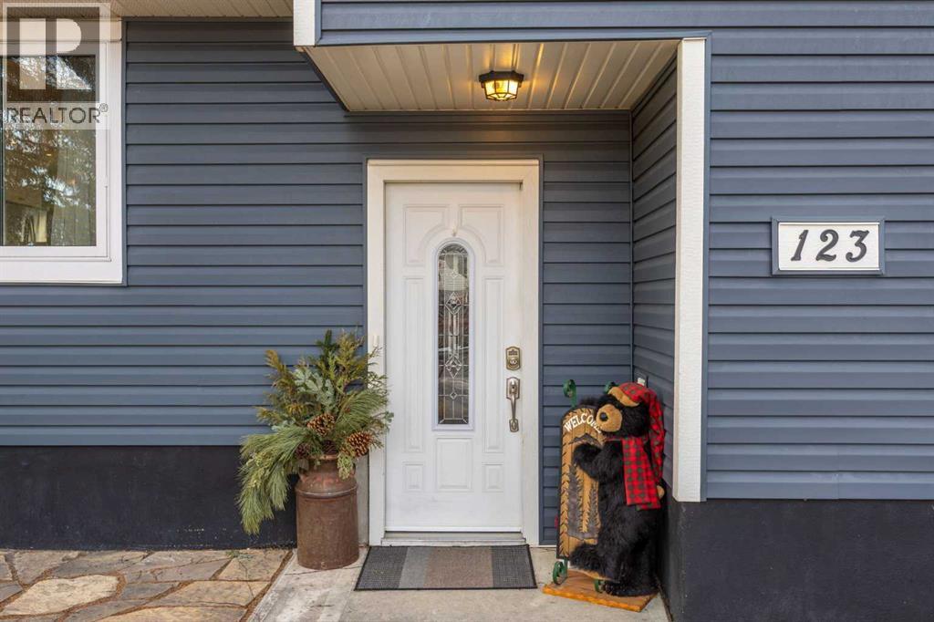 123 Sackville Drive Sw, Calgary, Alberta  T2W 0W4 - Photo 2 - A2283898