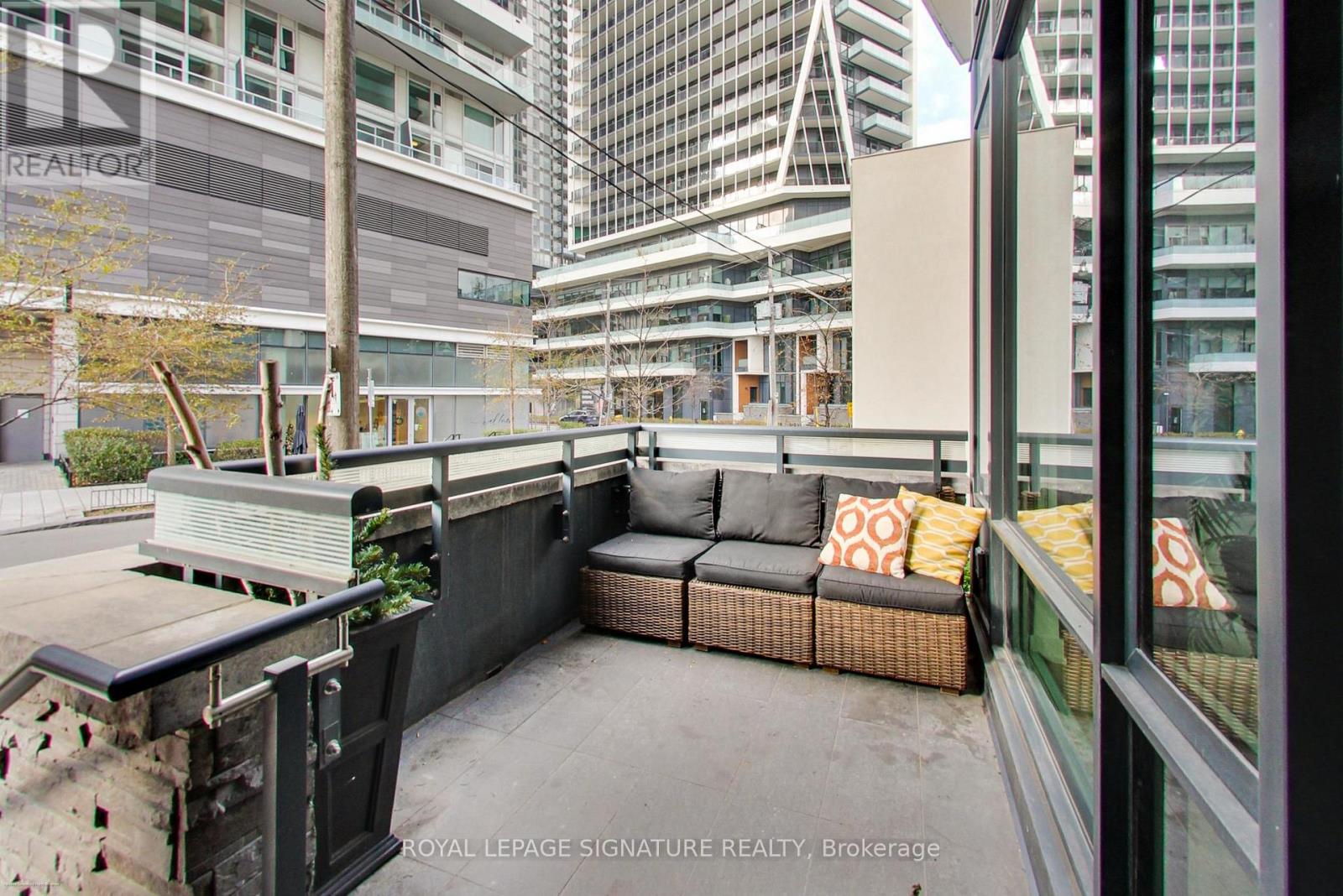 Th105 - 30 Ordnance Street, Toronto, Ontario  M6K 0C8 - Photo 2 - C12765838