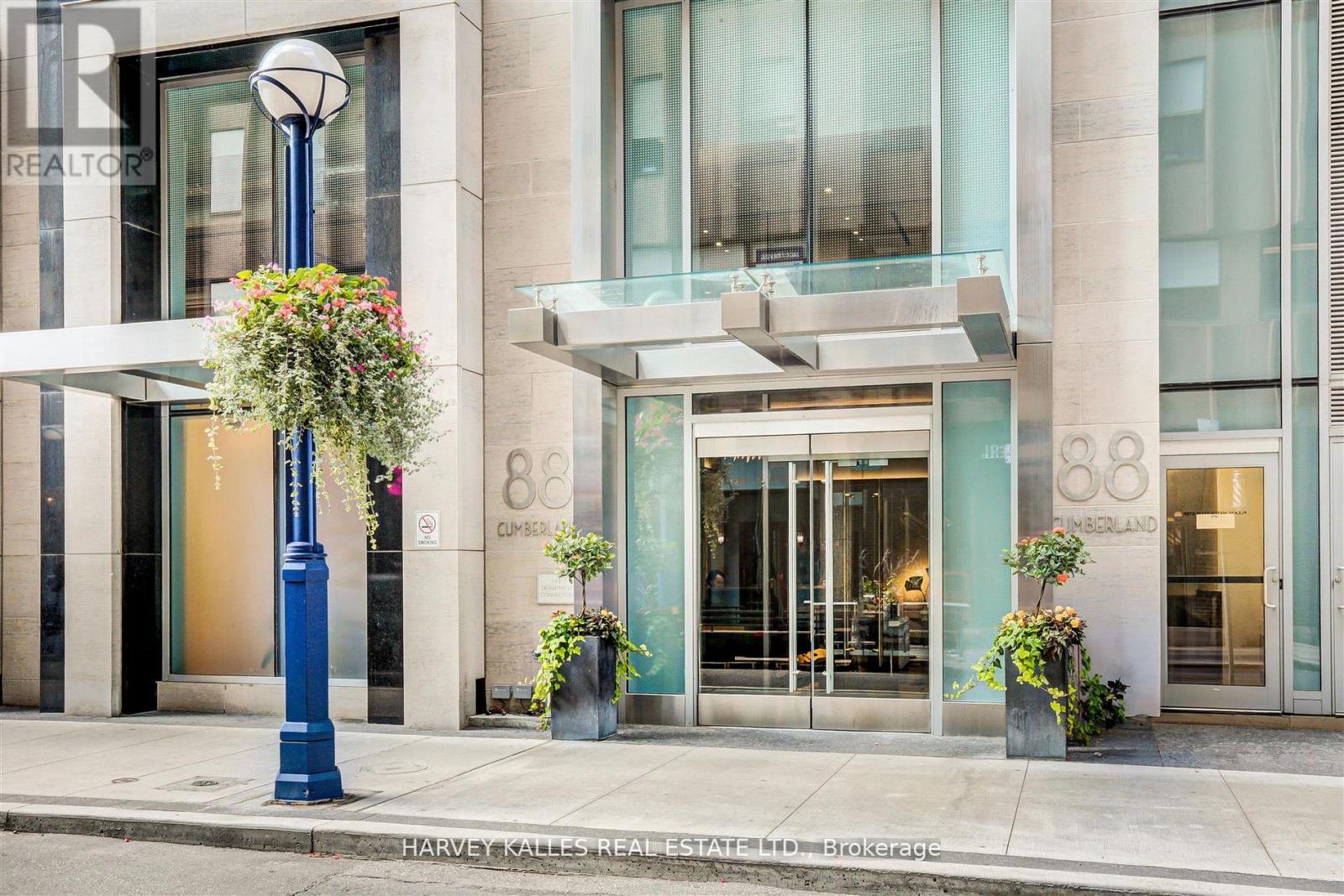 1804 - 88 Cumberland Street, Toronto, Ontario  M5R 1A3 - Photo 2 - C12765846