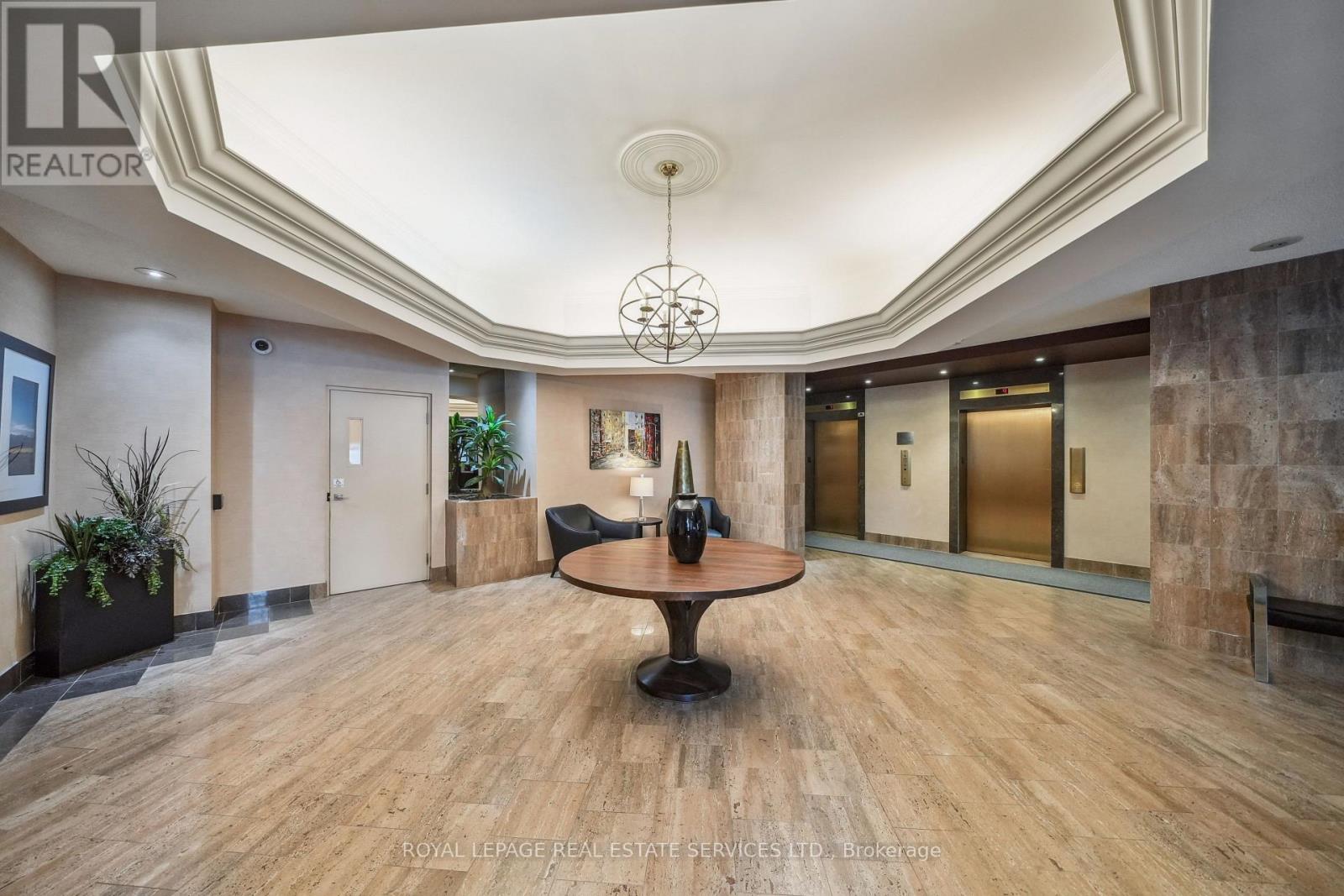 2001 - 75 Wynford Heights Crescent, Toronto, Ontario  M3C 3H9 - Photo 2 - C12765888