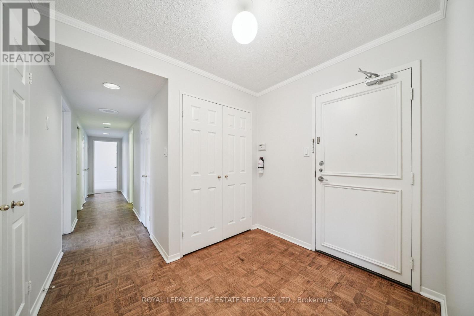 2001 - 75 Wynford Heights Crescent, Toronto, Ontario  M3C 3H9 - Photo 4 - C12765888