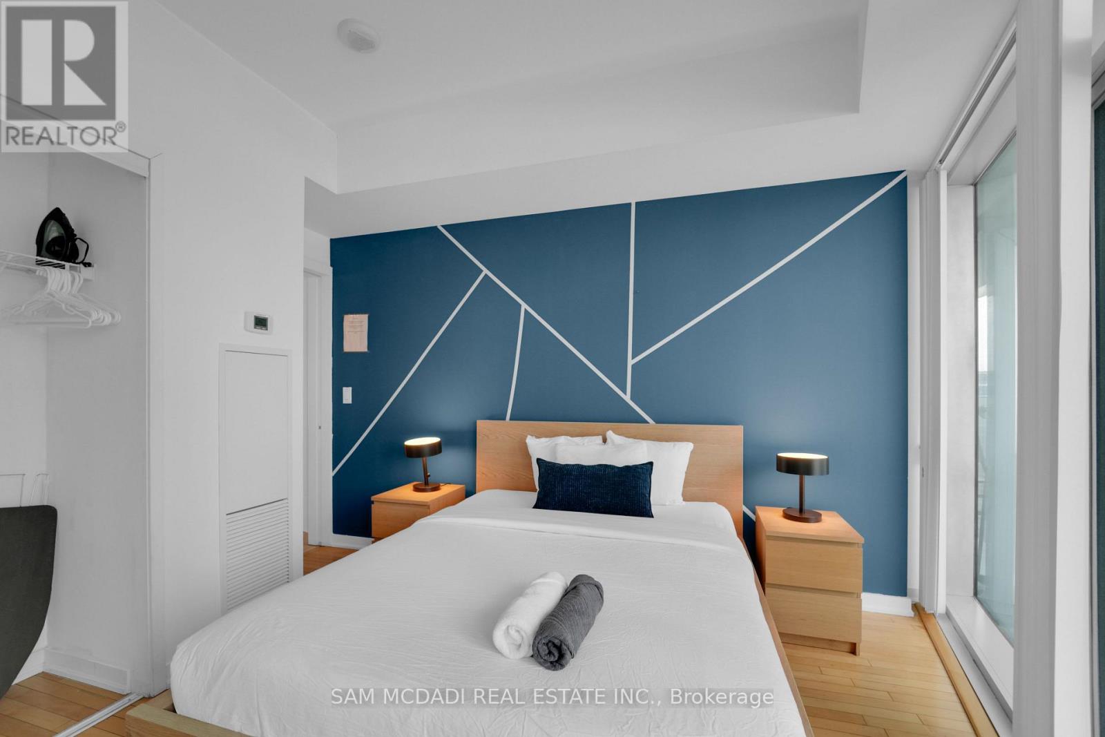 2307 - 12 York Street, Toronto, Ontario  M5J 0A9 - Photo 13 - C12765912