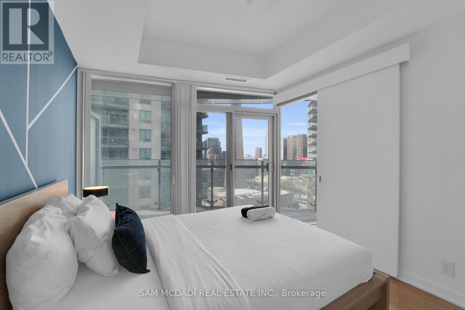 2307 - 12 York Street, Toronto, Ontario  M5J 0A9 - Photo 14 - C12765912