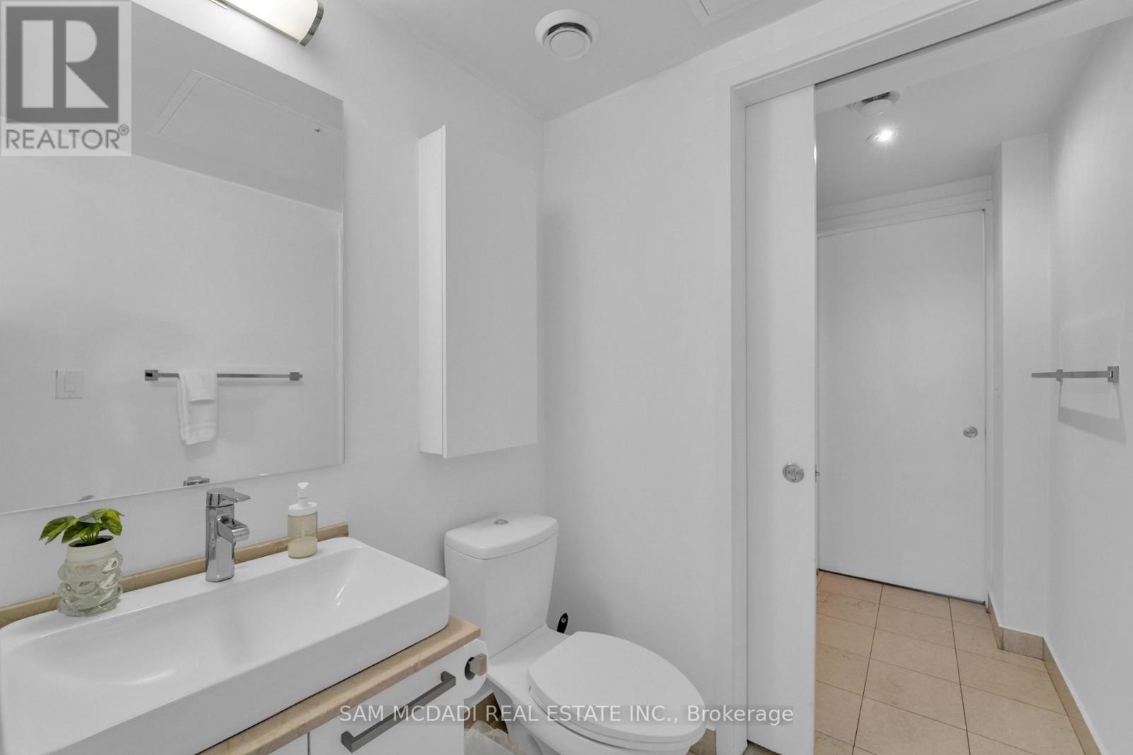 2307 - 12 York Street, Toronto, Ontario  M5J 0A9 - Photo 16 - C12765912