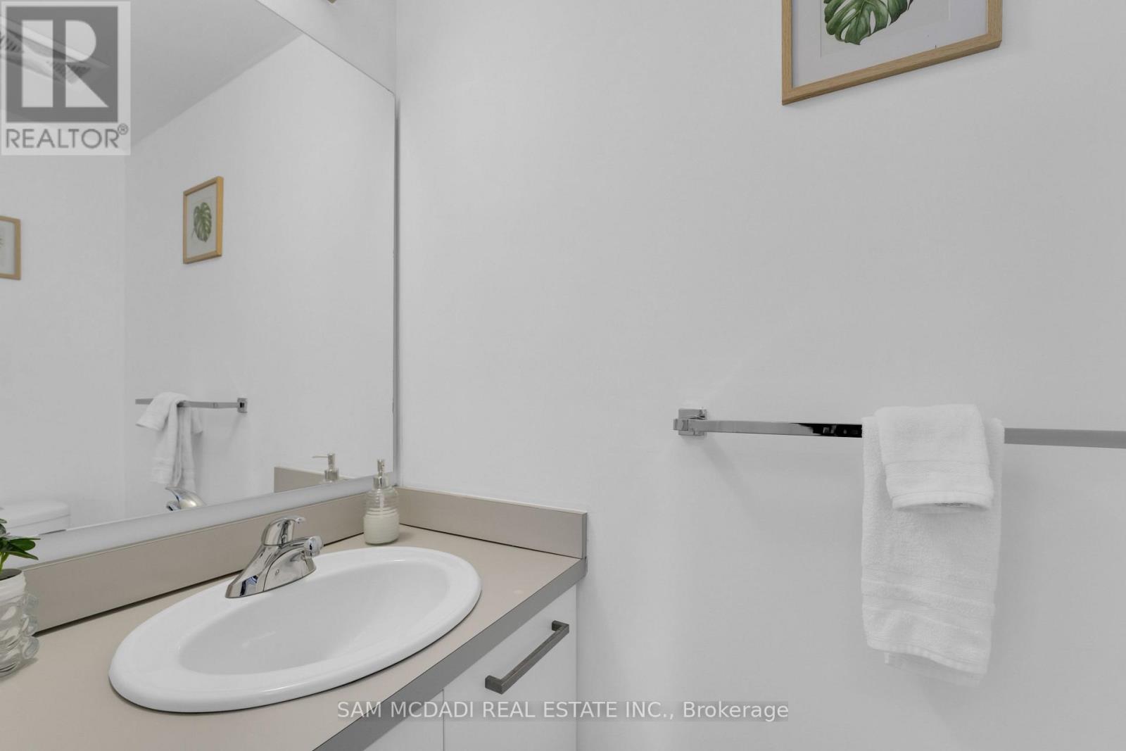 2307 - 12 York Street, Toronto, Ontario  M5J 0A9 - Photo 19 - C12765912