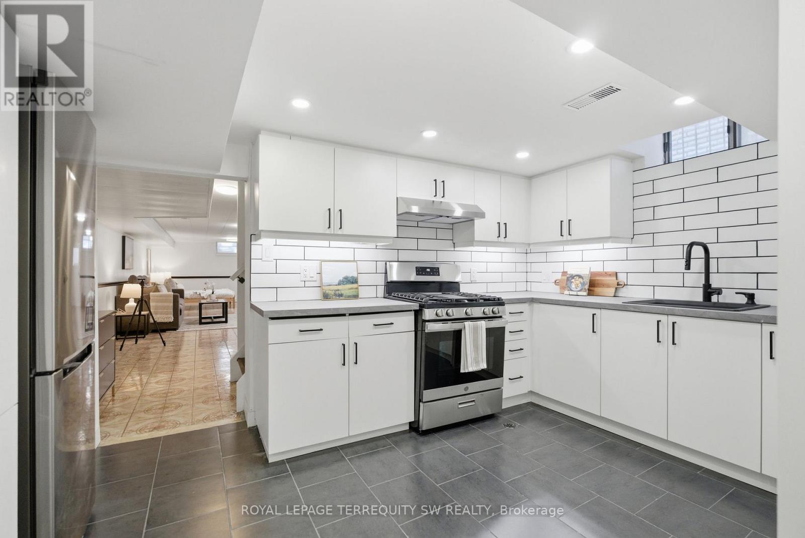 Bsmt - 497 Ossington Avenue, Toronto, Ontario  M6G 3T3 - Photo 18 - C12765932