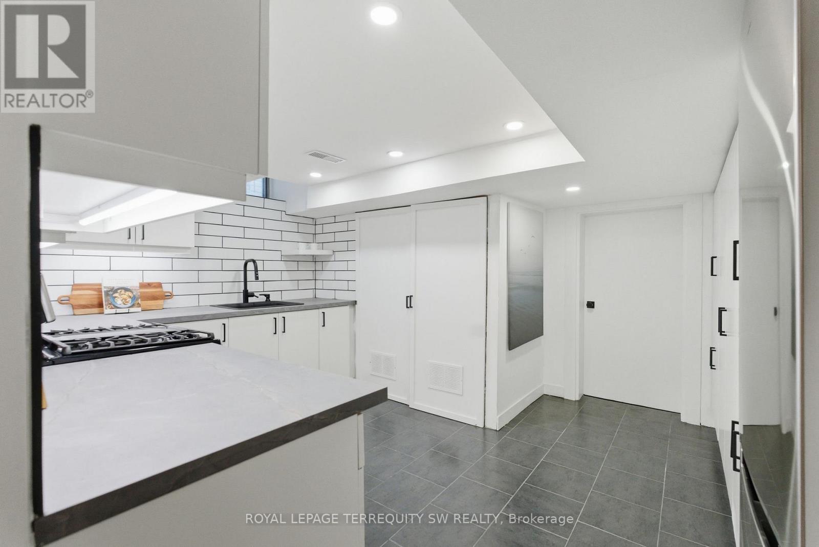 Bsmt - 497 Ossington Avenue, Toronto, Ontario  M6G 3T3 - Photo 19 - C12765932