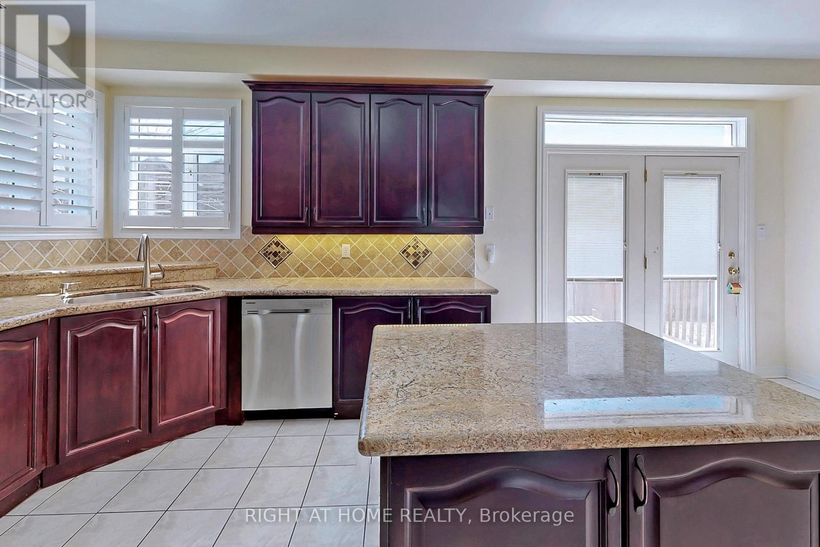 861 Strouds Lane, Pickering, Ontario  L1V 7G1 - Photo 21 - E12765870