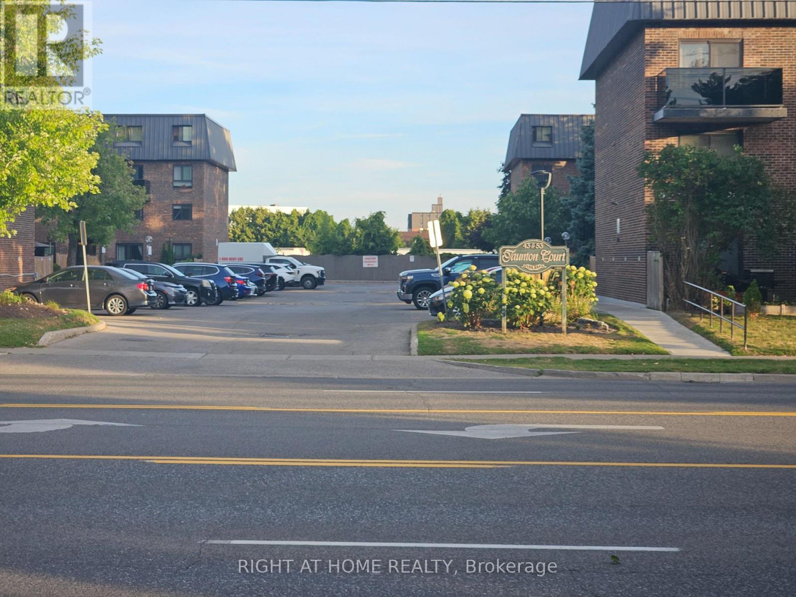 61 - 53 TAUNTON ROAD E, Oshawa, Ontario