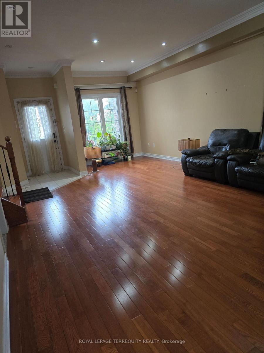 144 Maybourne Avenue, Toronto, Ontario  M1L 2W6 - Photo 2 - E12765908