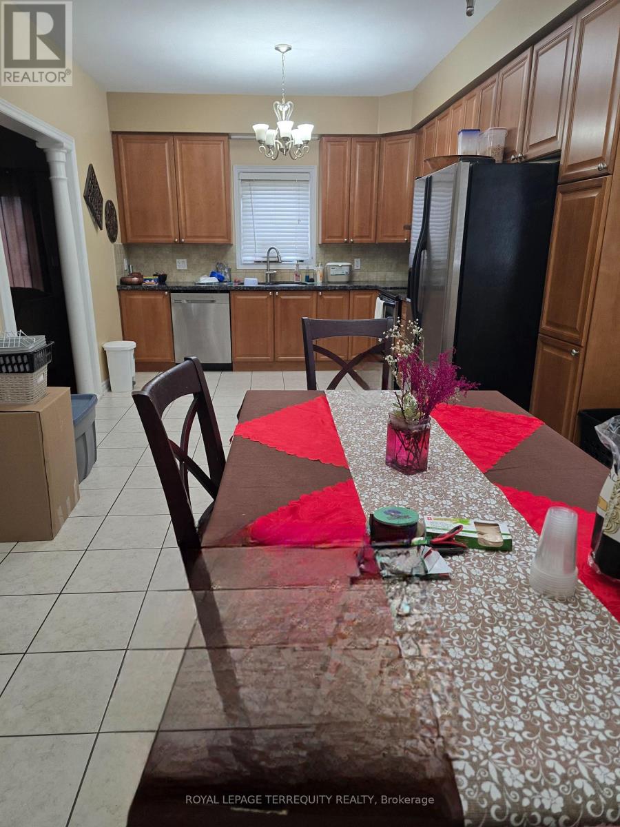 144 Maybourne Avenue, Toronto, Ontario  M1L 2W6 - Photo 3 - E12765908