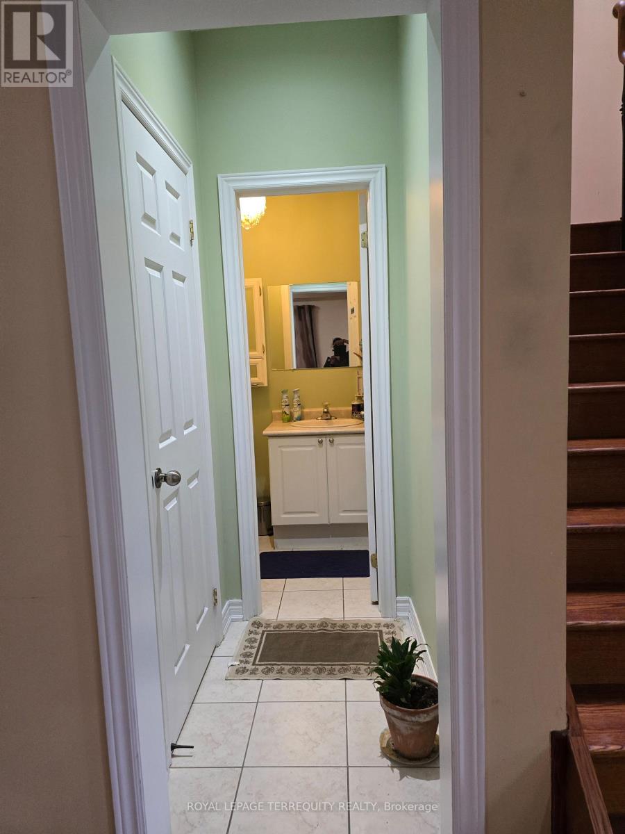 144 Maybourne Avenue, Toronto, Ontario  M1L 2W6 - Photo 5 - E12765908