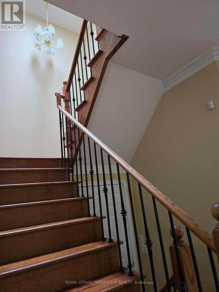 144 Maybourne Avenue, Toronto, Ontario  M1L 2W6 - Photo 9 - E12765908