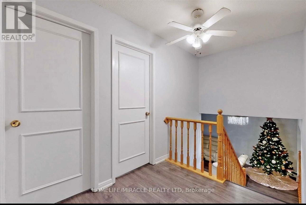 22 Renfield Crescent, Whitby, Ontario  L1P 1B4 - Photo 10 - E12765974