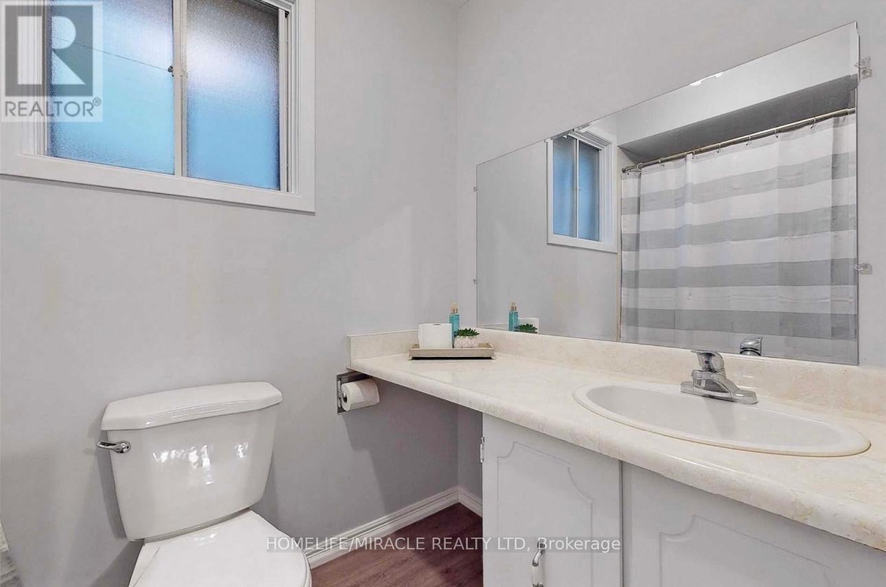 22 Renfield Crescent, Whitby, Ontario  L1P 1B4 - Photo 13 - E12765974