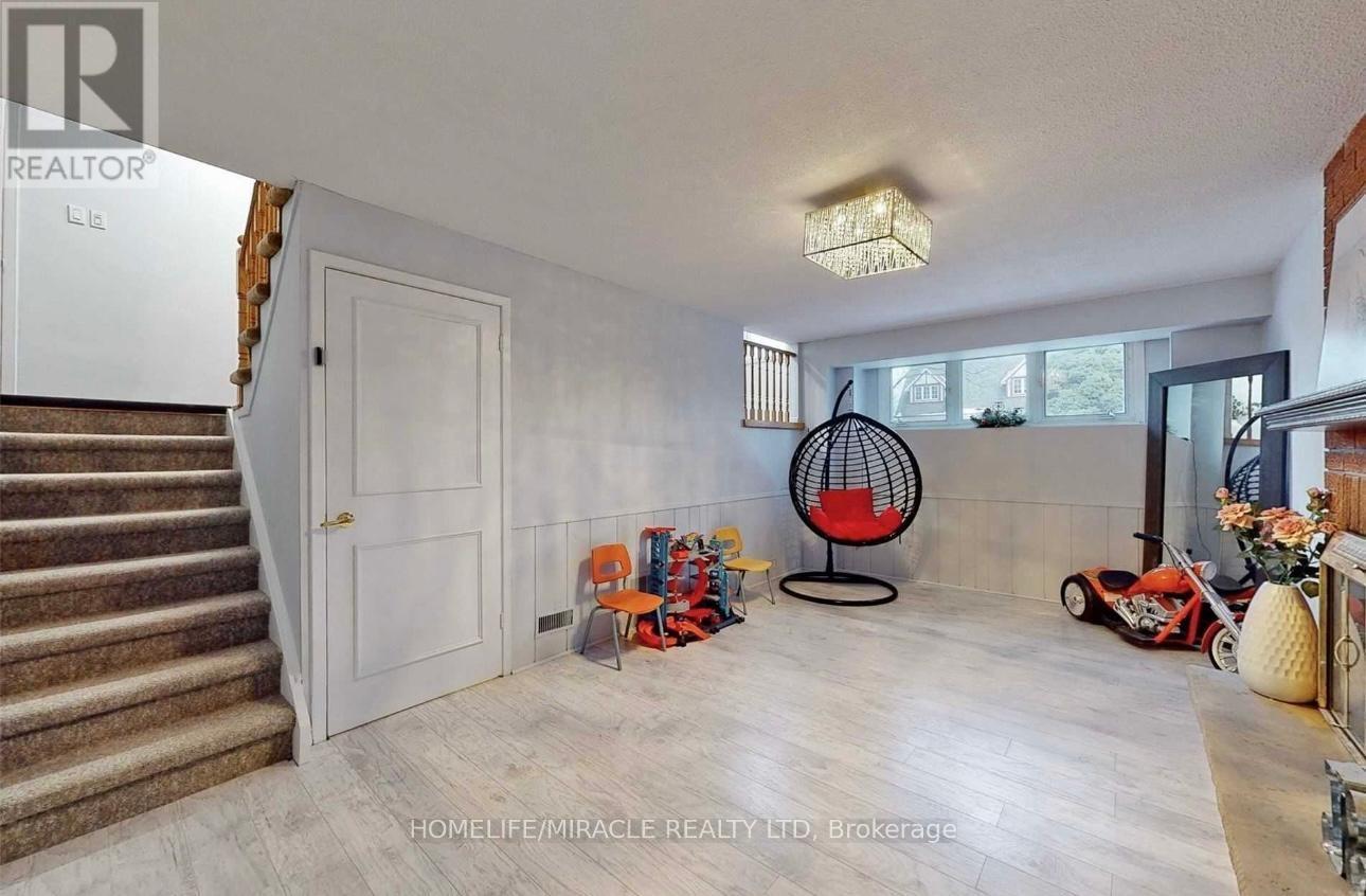 22 Renfield Crescent, Whitby, Ontario  L1P 1B4 - Photo 14 - E12765974