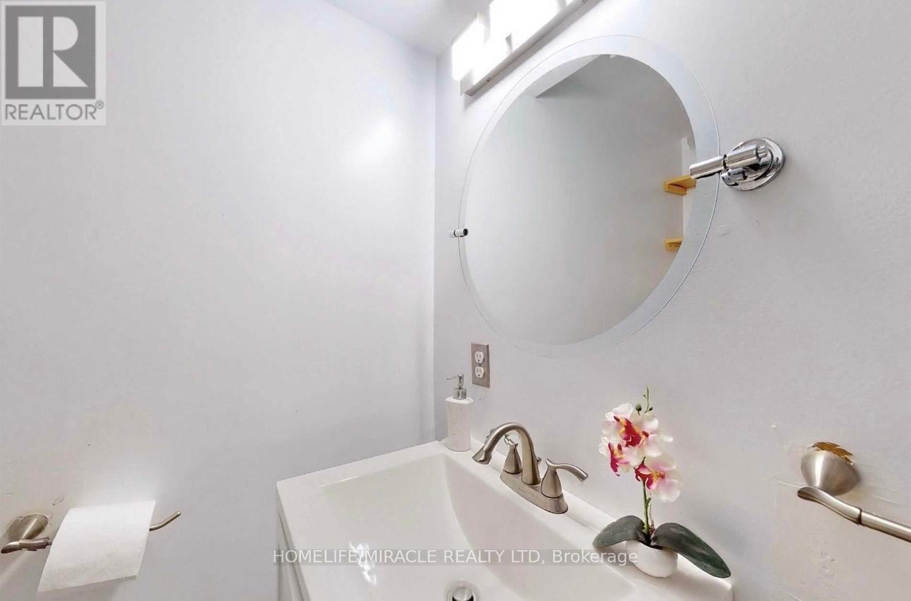 22 Renfield Crescent, Whitby, Ontario  L1P 1B4 - Photo 17 - E12765974