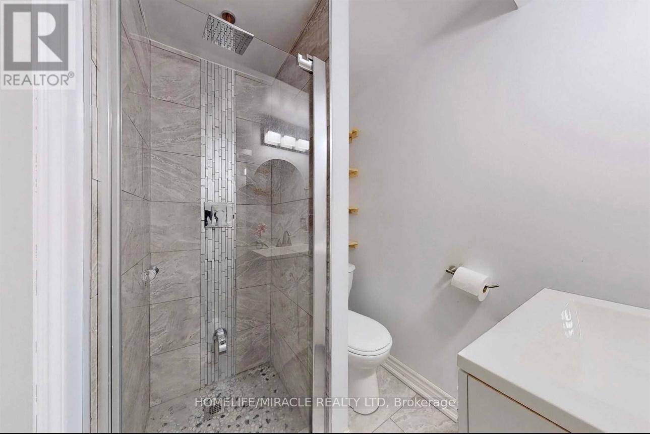 22 Renfield Crescent, Whitby, Ontario  L1P 1B4 - Photo 18 - E12765974