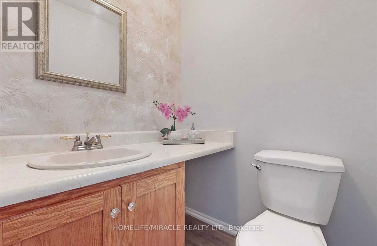 22 Renfield Crescent, Whitby, Ontario  L1P 1B4 - Photo 7 - E12765974