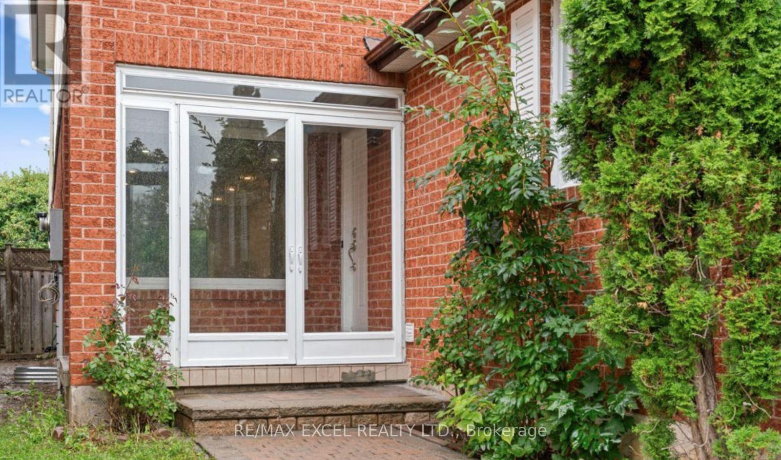 Main - 173 Kersey Crescent, Richmond Hill, Ontario  L4C 8X7 - Photo 2 - N12765924