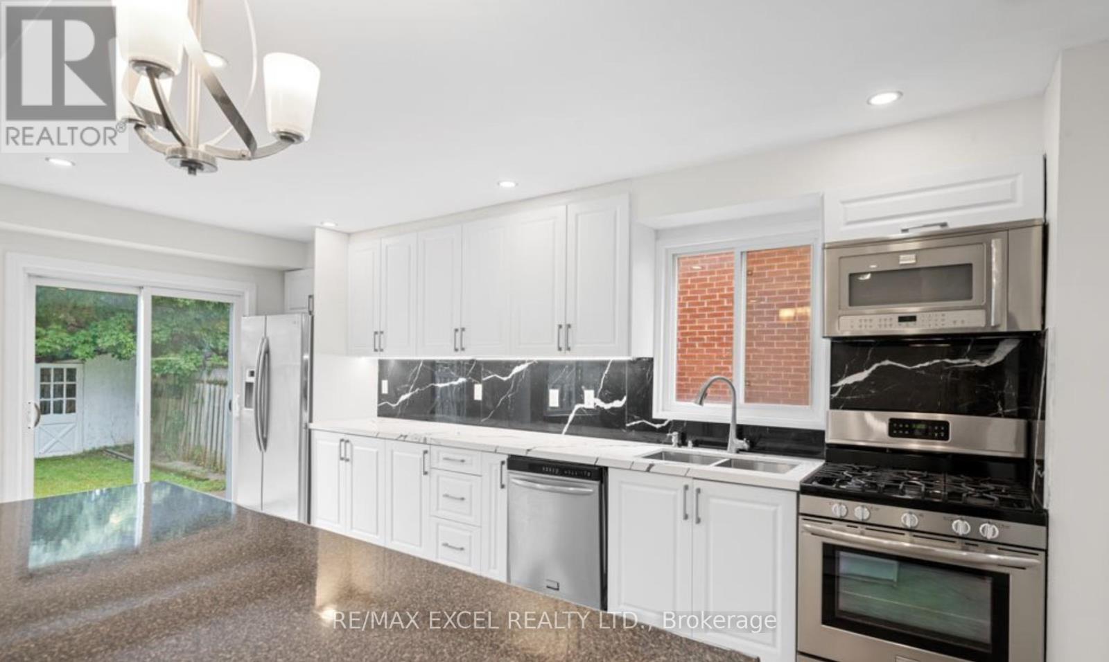 Main - 173 Kersey Crescent, Richmond Hill, Ontario  L4C 8X7 - Photo 8 - N12765924