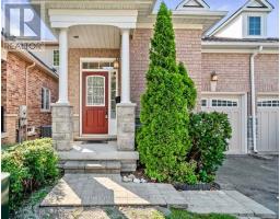 635 TAPESTRY LANE, Newmarket, Ontario