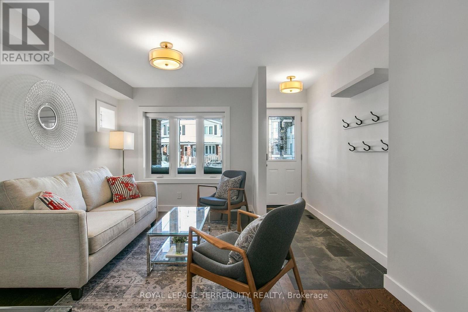 189 Queensdale Avenue, Toronto (Danforth Village-East York), Ontario  M4C 2B1 - Photo 4 - E12760056