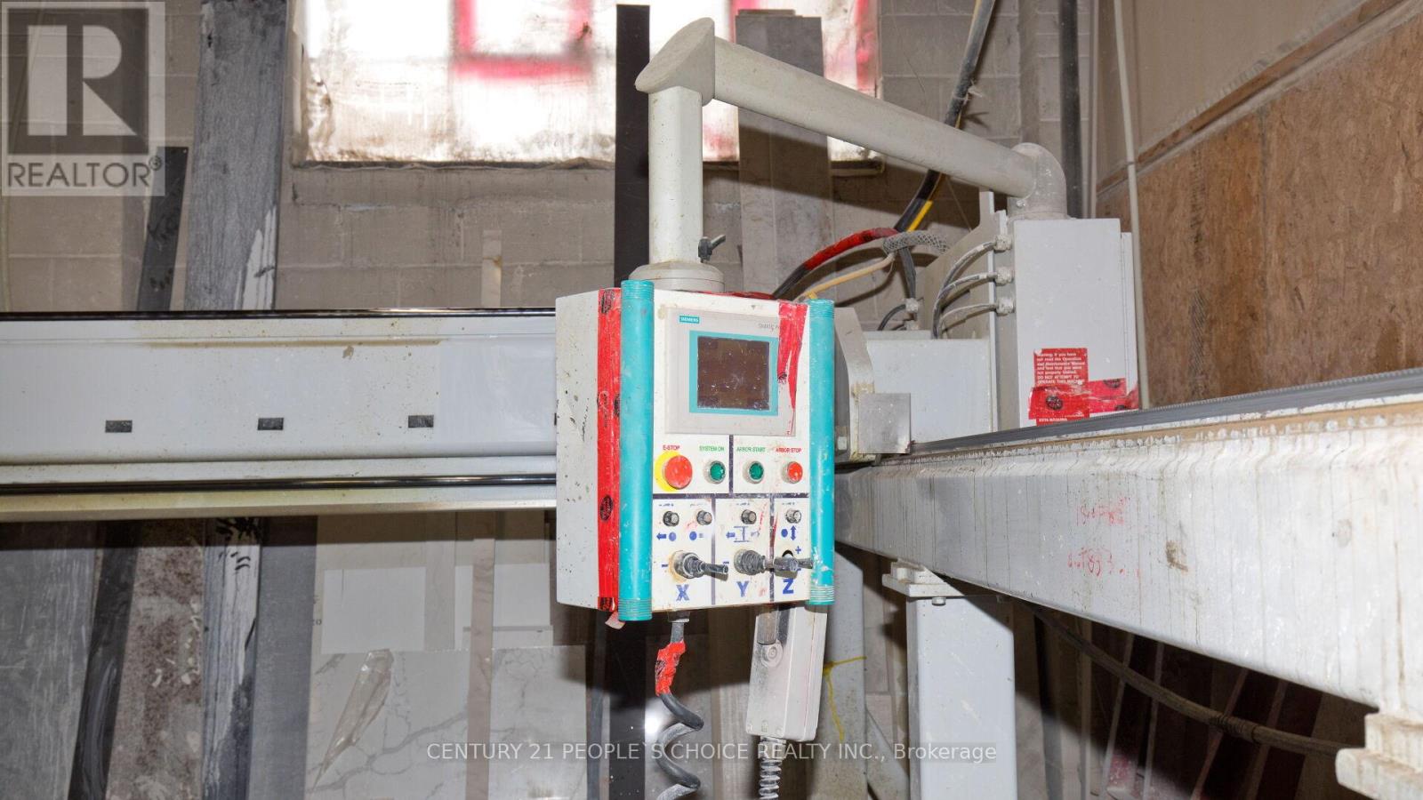 01 - 63 Torbarrie Road, Toronto, Ontario  M3L 1G5 - Photo 17 - W12765856