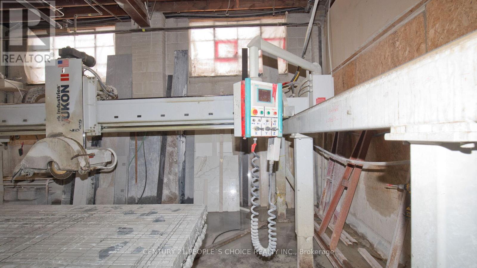 01 - 63 Torbarrie Road, Toronto, Ontario  M3L 1G5 - Photo 18 - W12765856