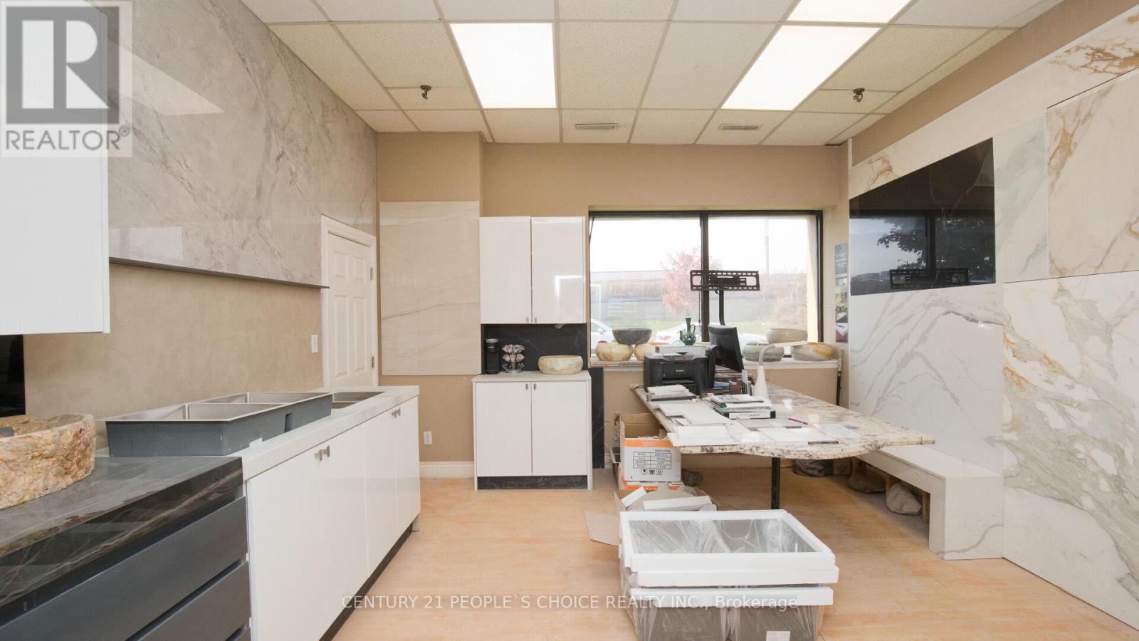 01 - 63 Torbarrie Road, Toronto, Ontario  M3L 1G5 - Photo 4 - W12765856
