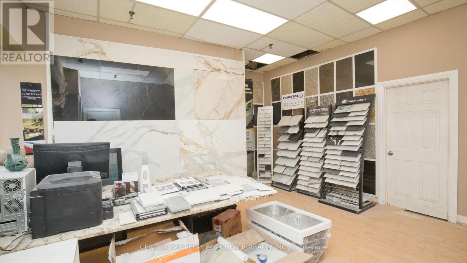 01 - 63 Torbarrie Road, Toronto, Ontario  M3L 1G5 - Photo 8 - W12765856