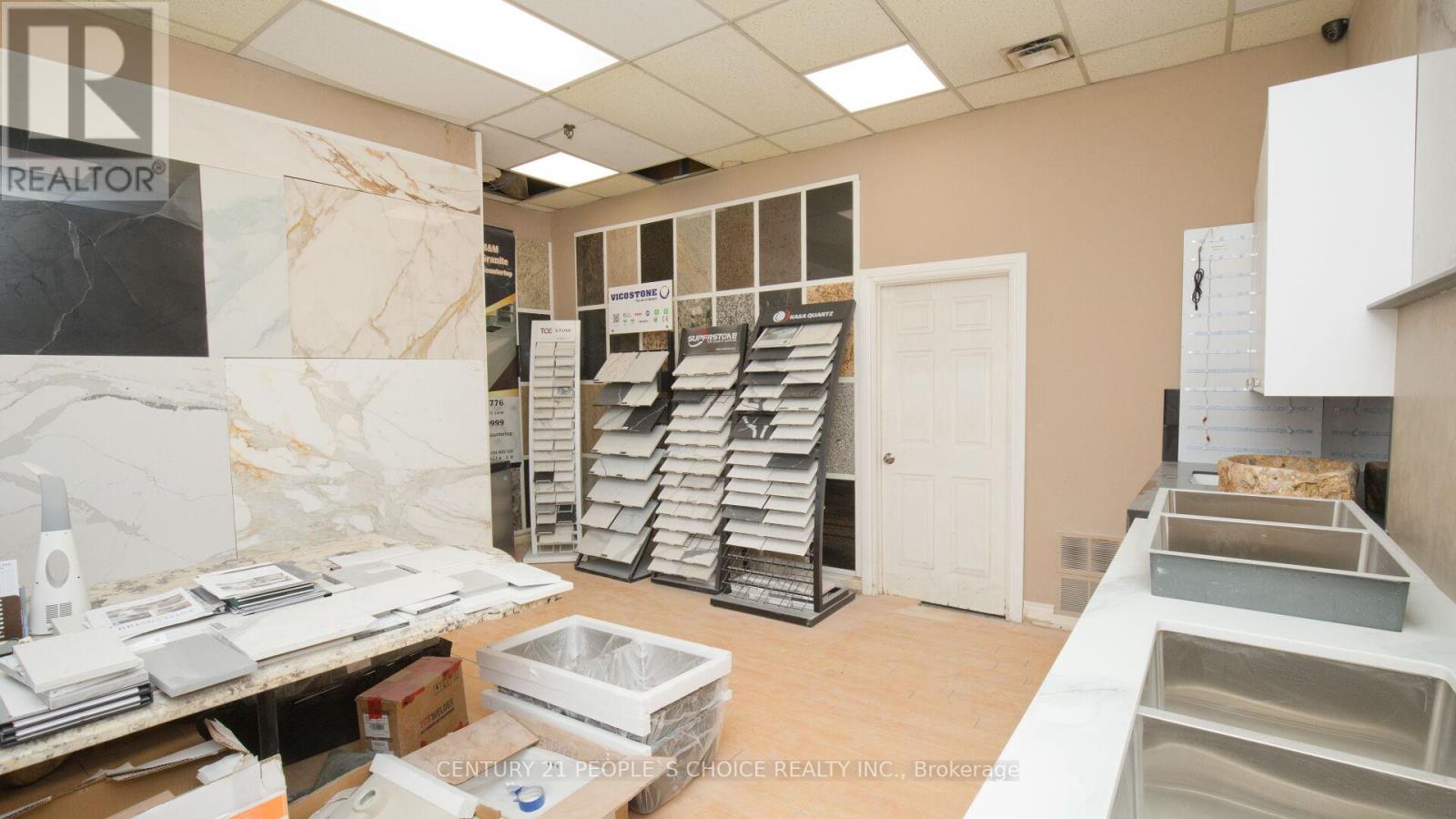 01 - 63 Torbarrie Road, Toronto, Ontario  M3L 1G5 - Photo 9 - W12765856