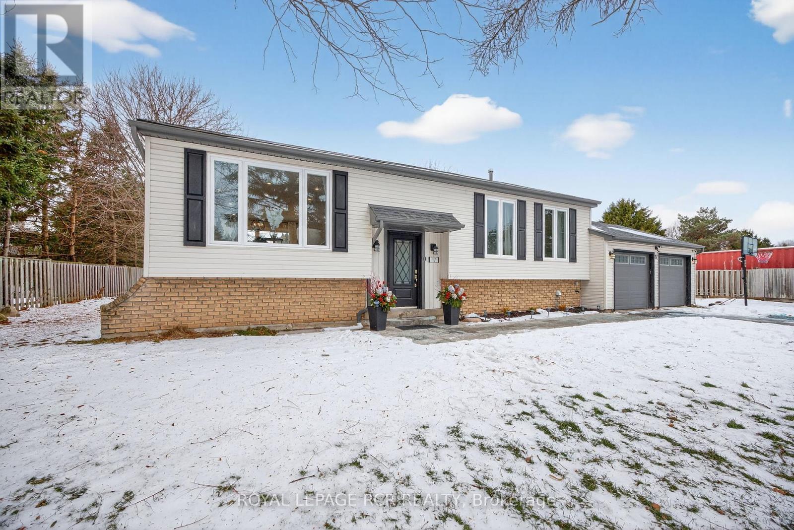 17 Arlow Road, Caledon, Ontario  L7K 0A5 - Photo 4 - W12765922