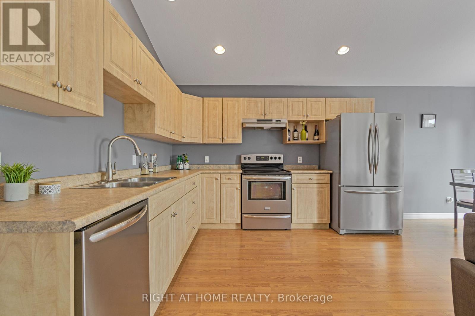 9 Discovery Court, Chatham-Kent, Ontario  N7L 0A3 - Photo 8 - X12765930