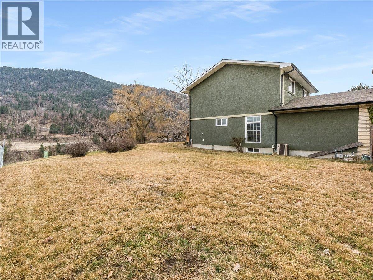 3866 Carnation Drive, Trail, British Columbia  V1R 4W9 - Photo 11 - 10375163