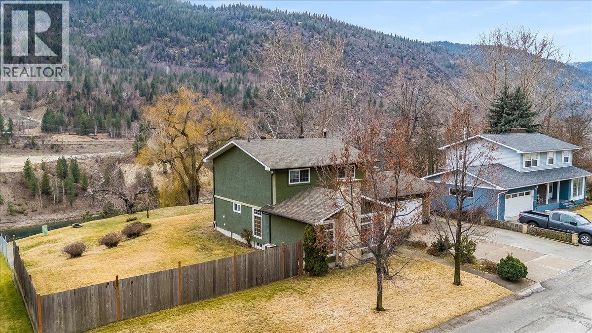 3866 Carnation Drive, Trail, British Columbia  V1R 4W9 - Photo 13 - 10375163