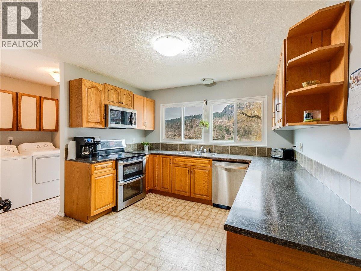 3866 Carnation Drive, Trail, British Columbia  V1R 4W9 - Photo 24 - 10375163