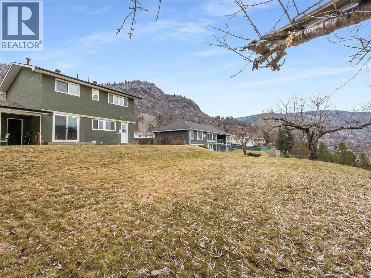 3866 Carnation Drive, Trail, British Columbia  V1R 4W9 - Photo 9 - 10375163