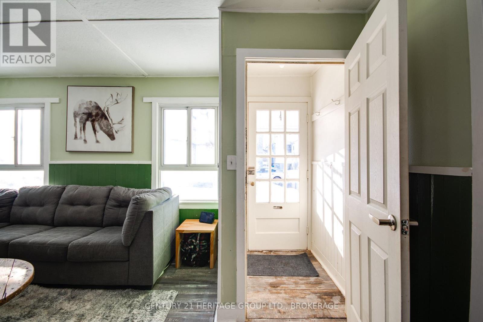 79 Kingscourt Avenue, Kingston (East Of Sir John A. Blvd), Ontario  K7K 4N8 - Photo 4 - X12765996